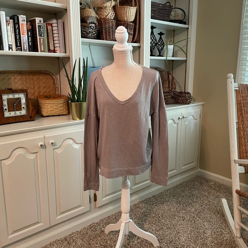 James Perse Gray French terry, light sweatshirt 4 which  is an XL in JP sizing